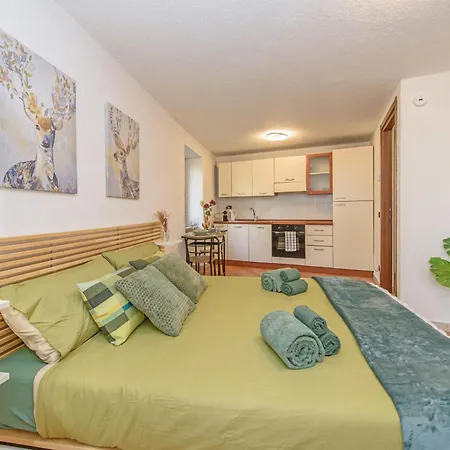 Signature - ètè Center *